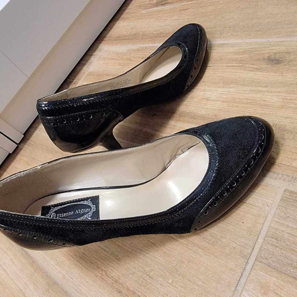 Black shoe, size 8.5